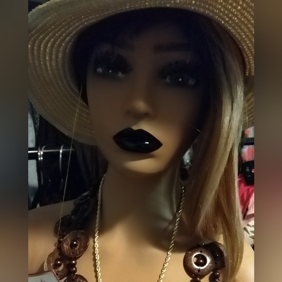 Wig - Picture 6 of 7